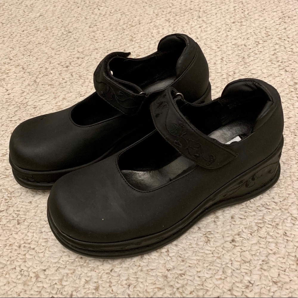 Vintage Ellemenno Mary Janes